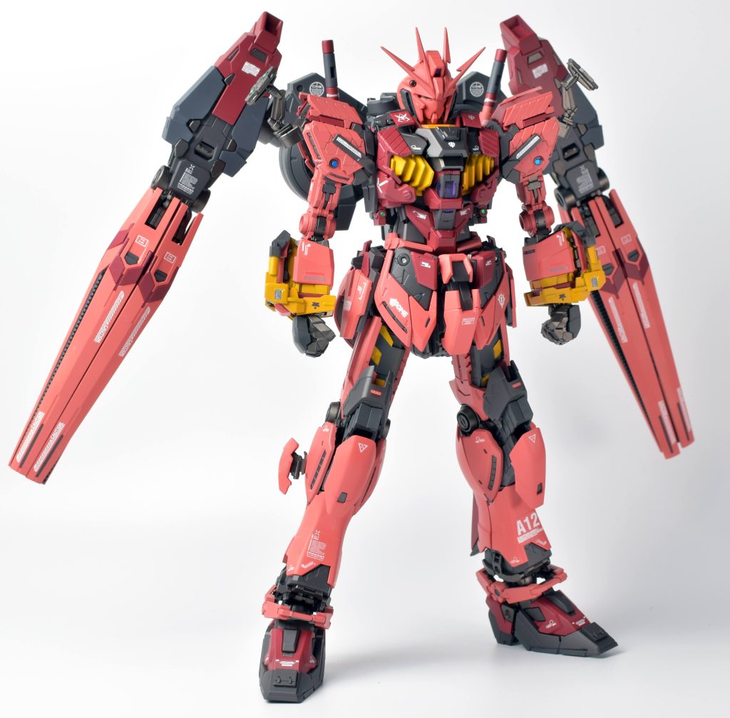 MGナラティブガンダムのB装備を赤いガンダム風に塗装し、装備の位置を逆にすることでシルエットを大きく変化させています