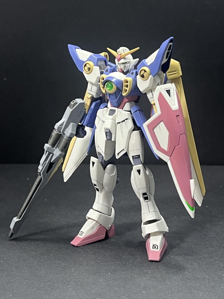 水性ホビーカラーのセイラマスオカラーとアクリジョンのアッセンブルカラーなどで筆塗りしました。写真だと自動補正が入っているのか、淡い感じが軽減されてるなあと思ったり。