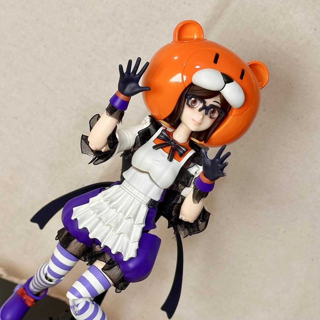 ベアッガイさんの被りもの部分は蛍光オレンジの光沢仕上げです .ᐟすこし色ムラが出てしまったのが後悔ポイントですが苦手なつやつや仕上げは納得のいく感じにできて嬉しいです .ᐟ