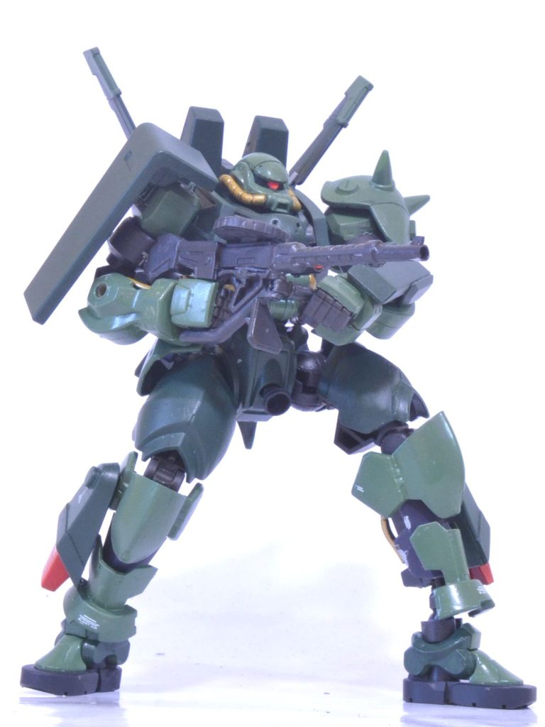 腕が長めなので両手持ちも余裕です。