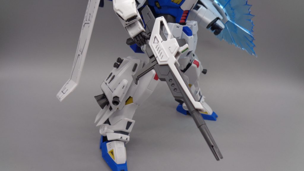 ビームライフルF90Ⅲクラスターと同型のビームライフル。