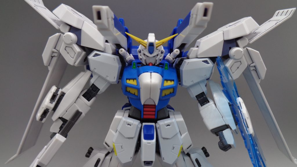 ヴェスバーバックパックと一体化し、両肩から前方へ向けて展開する射撃兵装。F91のヴェスバーと比較して照準機能は15%、出力は20%向上している。砲身下部にはビームガン兼用ビームサーベルを懸架している。