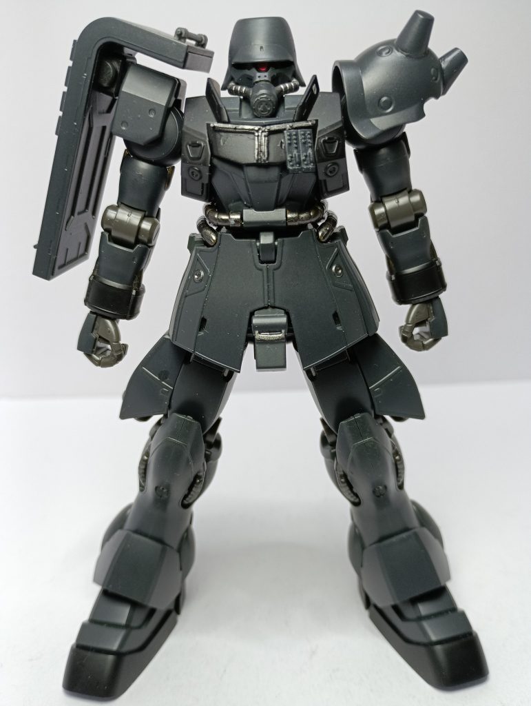 イメージは押井守さんの作品に出てくる「プロテクトギア」です。前回の作品に武器を奪われたギラ・ズールをベースにしています。