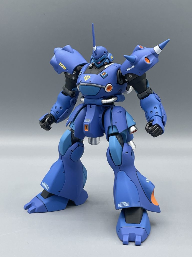 MS-18E KÄMPFER ケンプファーは、OVA作品「機動戦士ガンダム0080 ポケットの中の戦争」に登場するジオン公国軍の強襲用MSです。パイロットはお酒が大好きミーシャおじさん。 みんな大好きサイクロプス隊の皆さんが、コロニーにパーツを密輸入してこっそり組み立てていました。 モビルスーツ、高速移動中ッ!!!