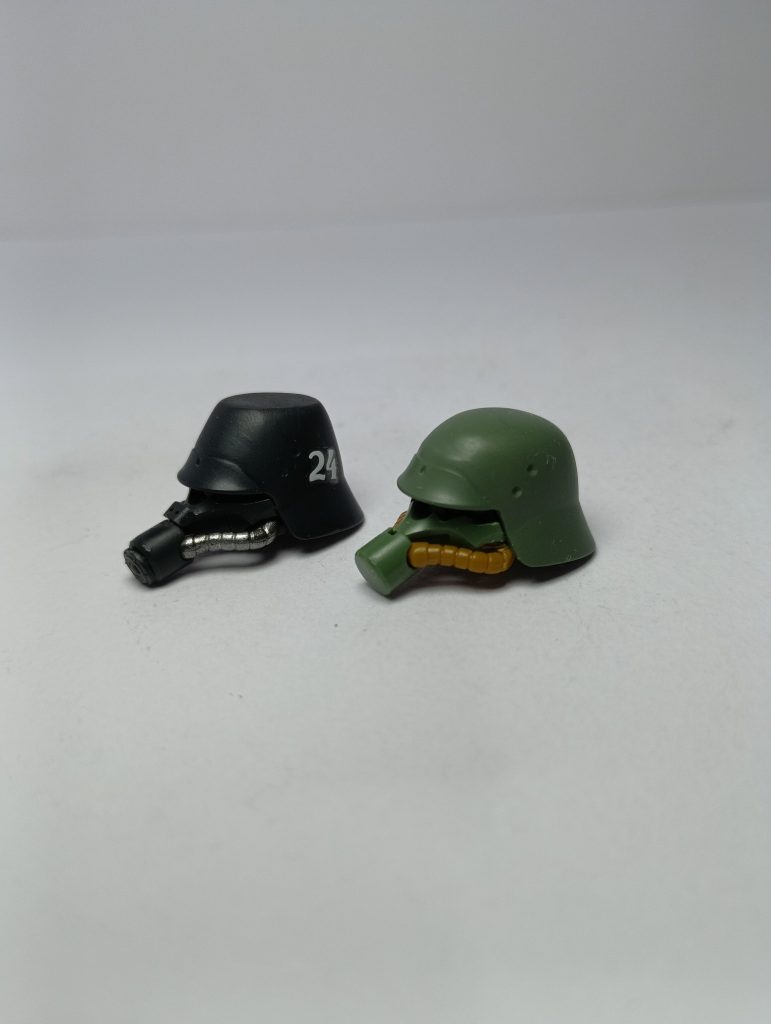 元キットとの比較。頭部の形状変更と口元のディテールアップ、あとヘルメットを目深にかぶらせたようになるよう内部を削りました。