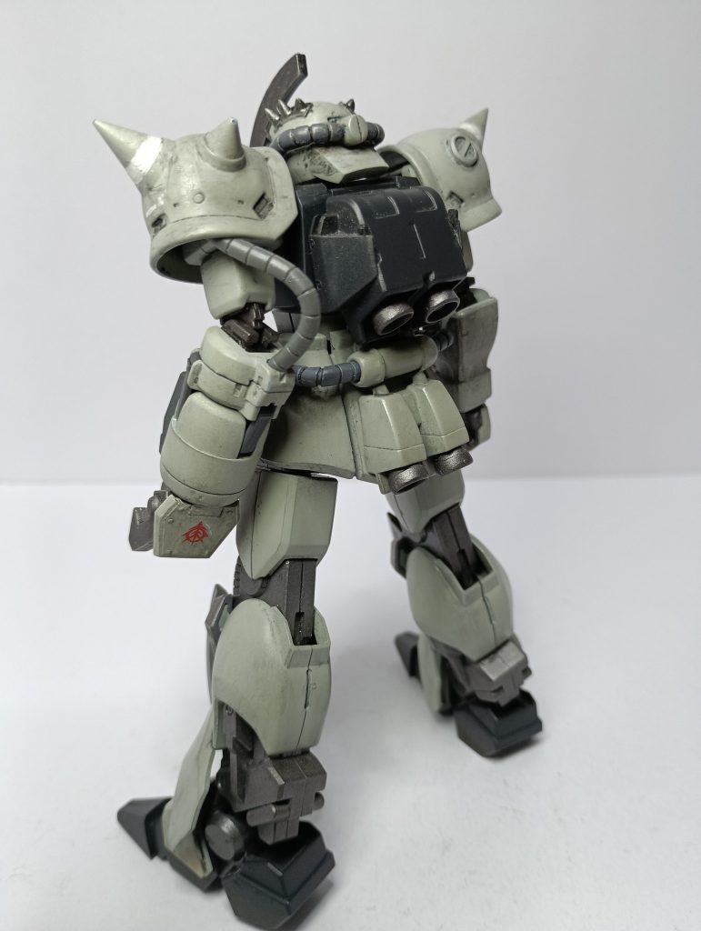 背部。首を延長したので、隙間を埋めるように後頭部を変更。