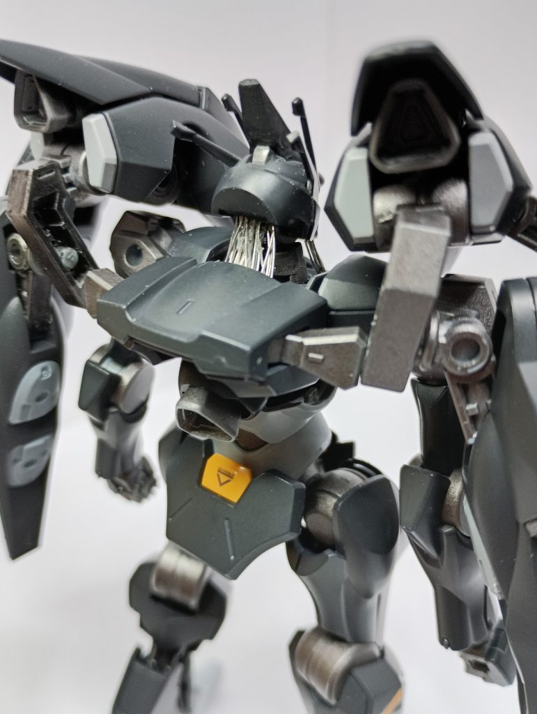 後ろもエルガイムMkⅡのようなロン毛をつけています。