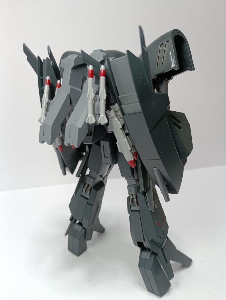 背部。ムラサメ改のミサイルを装備。シールドのビームライフルは好みで短くしています。