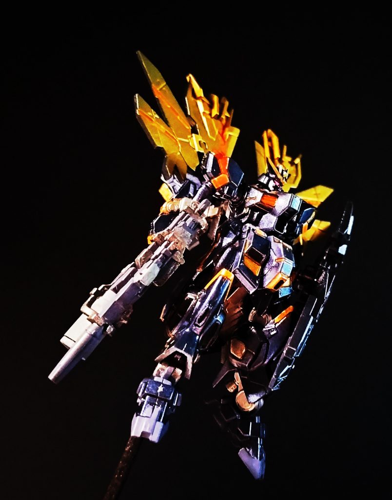 4) グラナダのオクトバー・サランに急ぎ実験用2番機を転用させた。アムロを慕うオクトバーたちグラナダのハイニューガンダム開発チームは喜んで協力し、1番機の開発テストで蓄積してきたアムロのニュータイプ感応波パターンデータをこの2番機にインストール。アムロ固有の感応波パターンの検出精度を高めた。