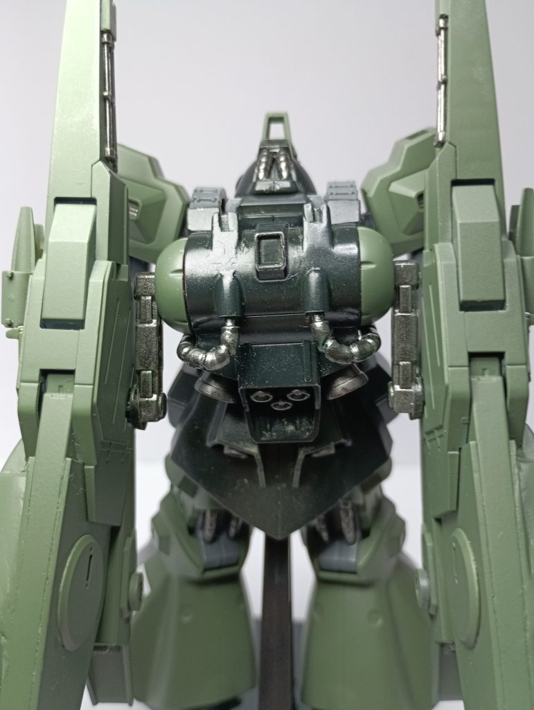 バックパックはマラサイの物にクレイバズーカが懸架できるよう改造。