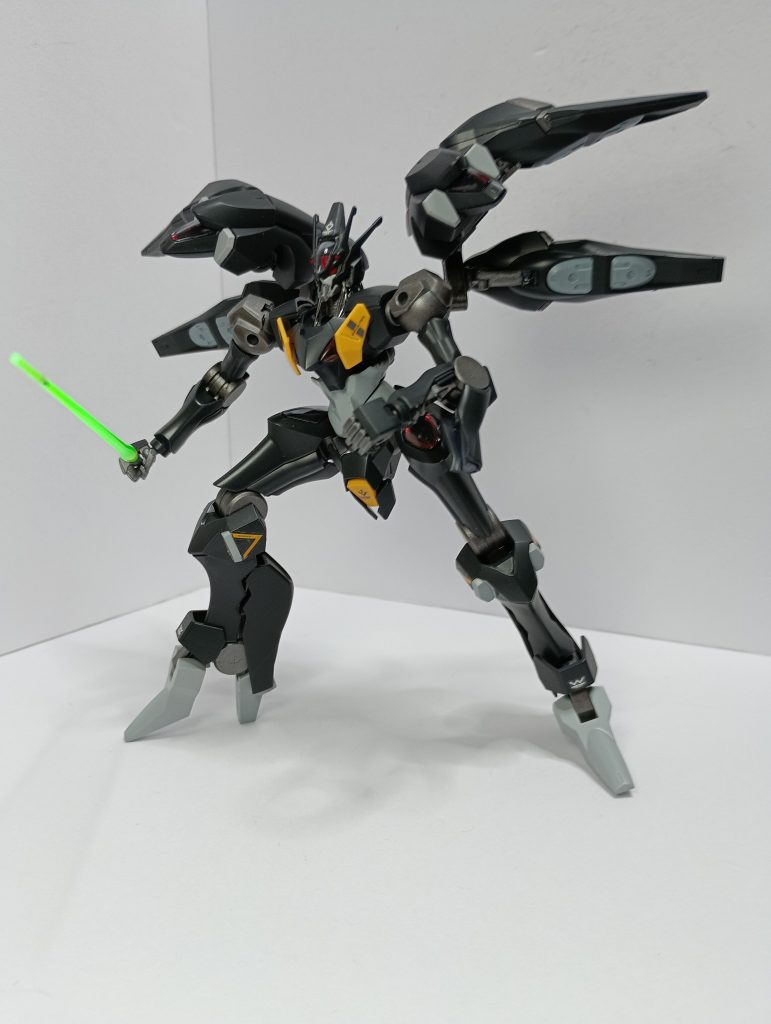 両肩のバックブースターを倍にしたら、一気に厨二感が増して、個人的に気に入りましたW