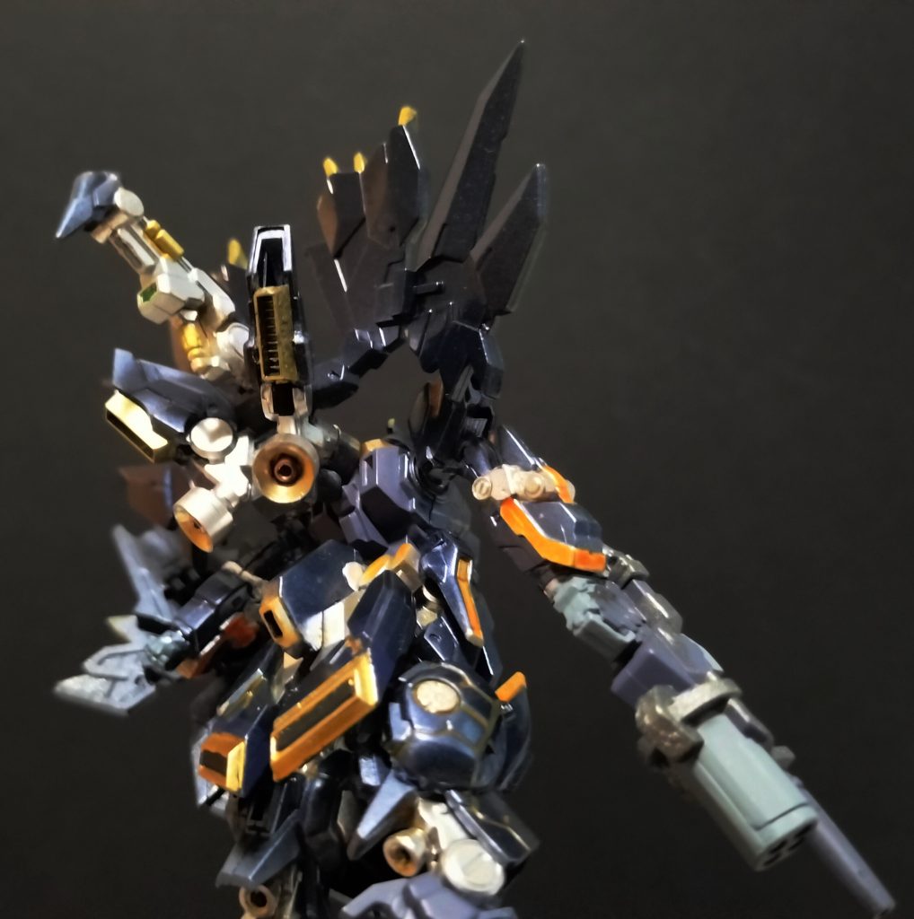 6) しかし、デバイス面で受信機能が高まってもあくまでも補助具でしかない。その機体の搭乗員がアムロの感応波を受信できなければ、増幅のしようがないからだ。ナイジェルは優れたパイロットではあるが、ニュータイプの特性は見受けられなかった。