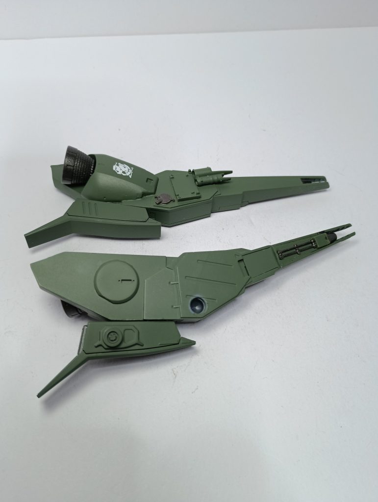 ブースターバインダーは、ドーベンウルフのバックパックをベースにプラ板やジャンクパーツを駆使して作成。元のデザインの「ギターケース」感は出せなかったけど、まあOKとしましたW