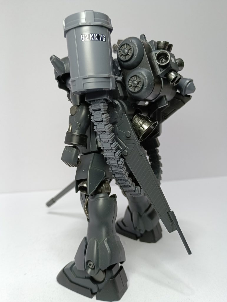 背部のタンクがランゲブルーノ砲にエネルギーを供給しているイメージ。