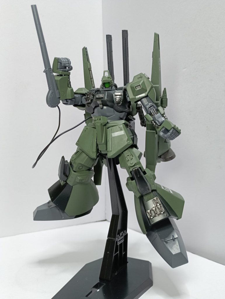 デザイン元が永野護さんなので、パワーランチャーを装備。