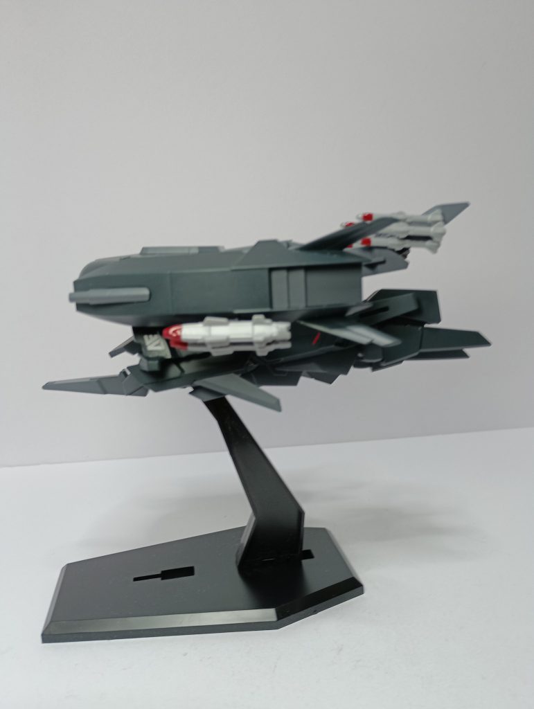 ミノ粉があるので、MA形態で突っ込んでいき、近距離から対艦ミサイルを叩き込み一撃離脱戦法をとるイメージです。