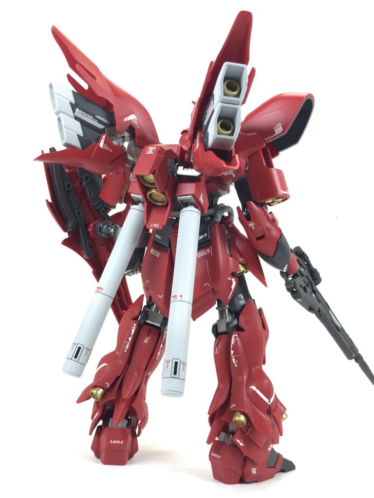 バックショットです。バックパックはノーマルのままですがカッコ良いですね！『素晴らしい。まるでジオンの精神が形となったようだ』のセリフが出てきそうなフォルムですね。