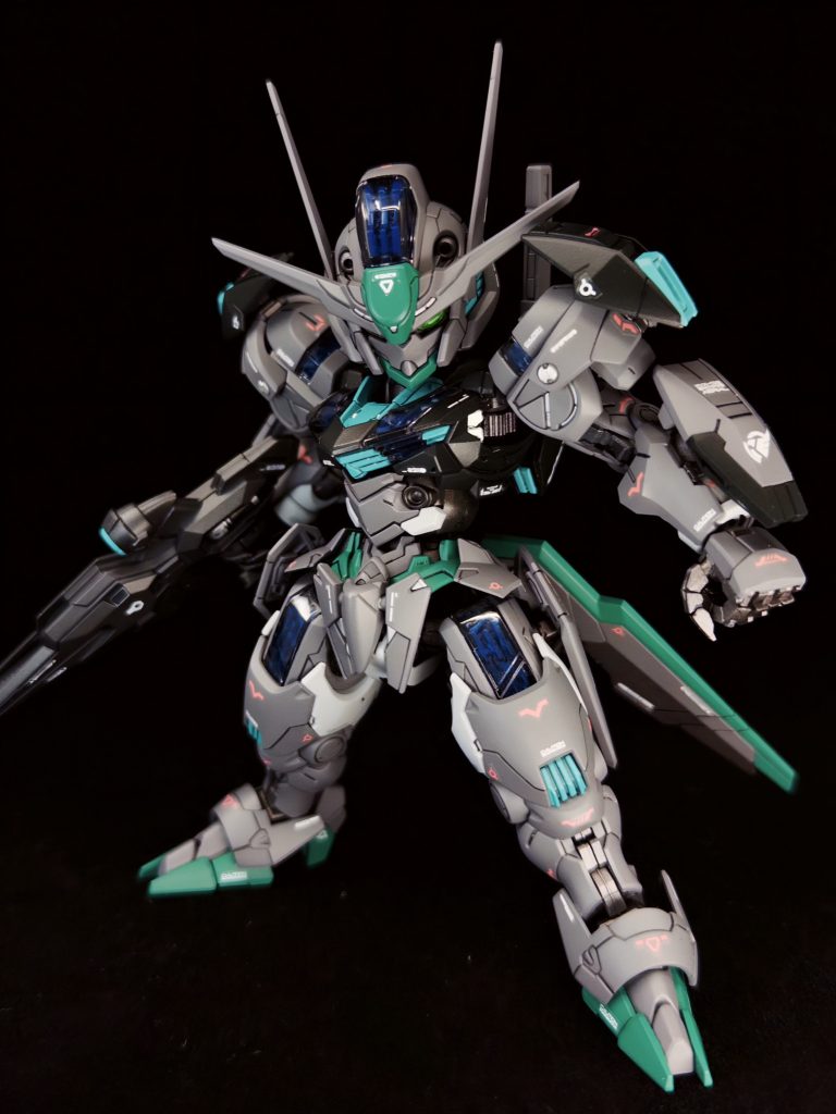 スパロボYのエアリアルのようなスタイルですね〜デカールはHG用の水転写デカールと付属のマーキングシールを組み合わせて使用しています