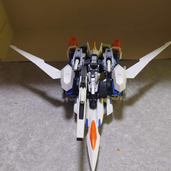 何だかんだ2年以上改造している可変機盆栽の様にコツコツと改造中前回からの変更点は…腕部追加装甲、ビームサーベルの変更太股にあるナイフの鞘を変更肩可動部をガンダムフレームの足の付根に変更これにより、MS形態時にすこしマッシブになった感じになりつつ、可動域が大幅アップ！さらに可変した後の腕の位置が変更され、MA形態時のシルエットが安定しつつ、変形が少し簡素化されました塗装もしたいけど、今はコツコツ改造が楽しすぎてやめられませんw&nbsp;（5枚目）