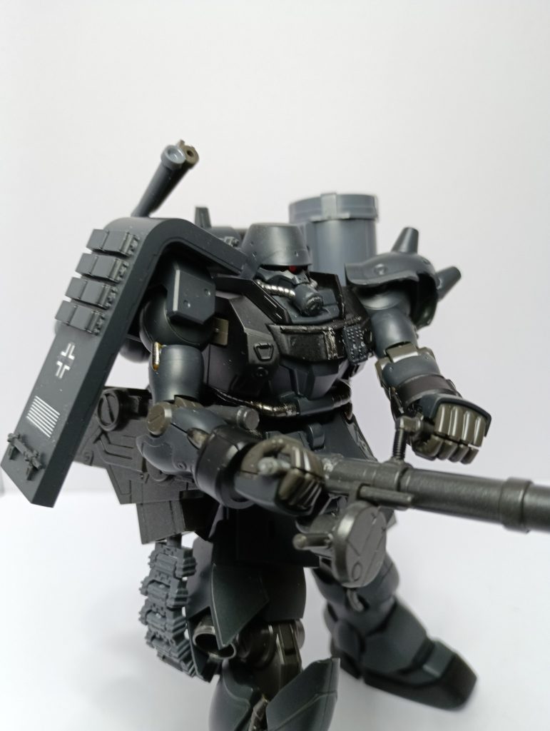 ランゲブルーノ砲の上部グリップにはスプリングを仕込んだので、多少角度があっても持ち手を維持することができます。