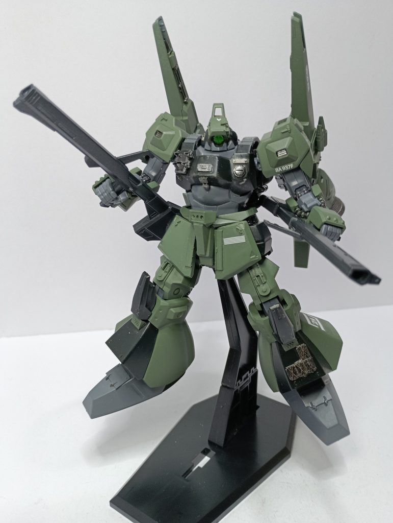 つま先に錘をいれているのですが、流石に後部に重心がいってるため、バランスが非常に悪く、撮影中に急遽スタンドを用意することになりましたW