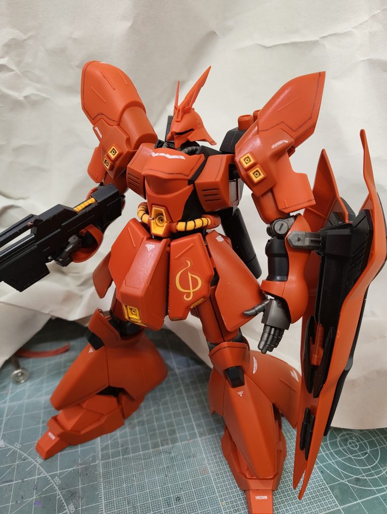 写真じゃ解りませんが、赤の成形色は二色になってます。