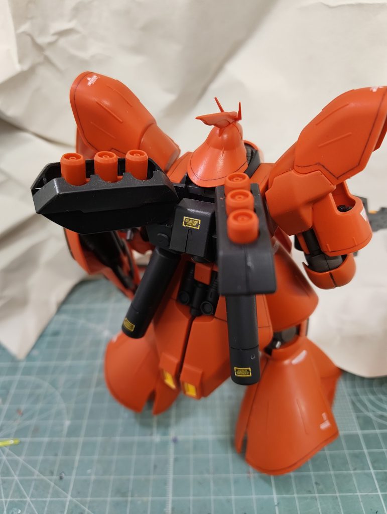 ファンネルコンテナは開閉式。