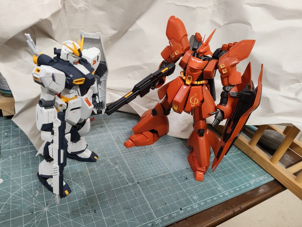 エントリーグレードのニューガンダムとツーショット。