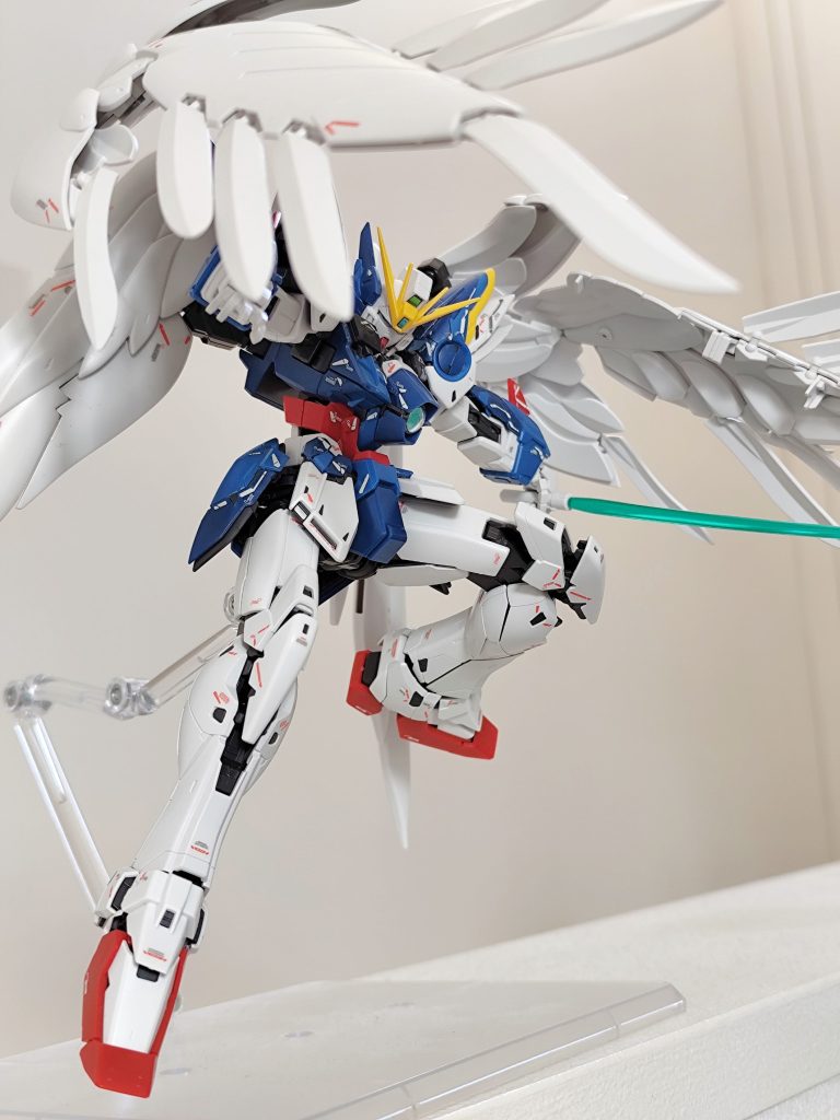 今回、翼の内側にも羽を意識したモールドが入っています。これがめちゃくちゃカッコいいです笑。立体感が出て、見映えが全然違います。