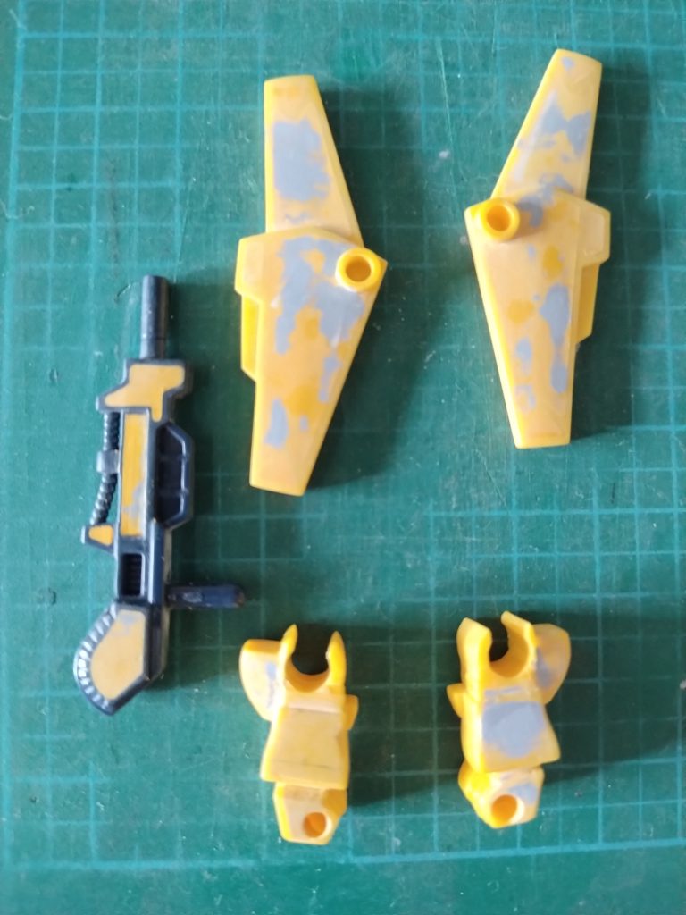 肉抜きのパテ埋めと、後はめ加工。