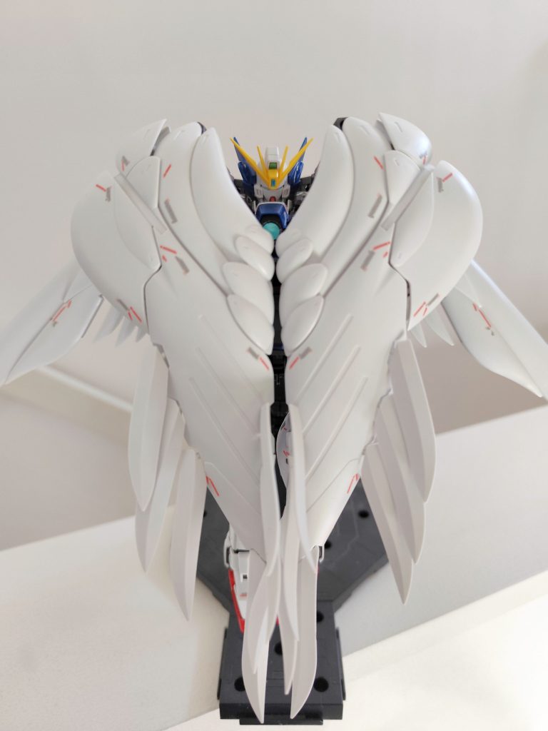 大気圏突入モードも再現できます。この写真を見ると、やはり翼の大きさがかなり強調されてるなぁ、と思いました。