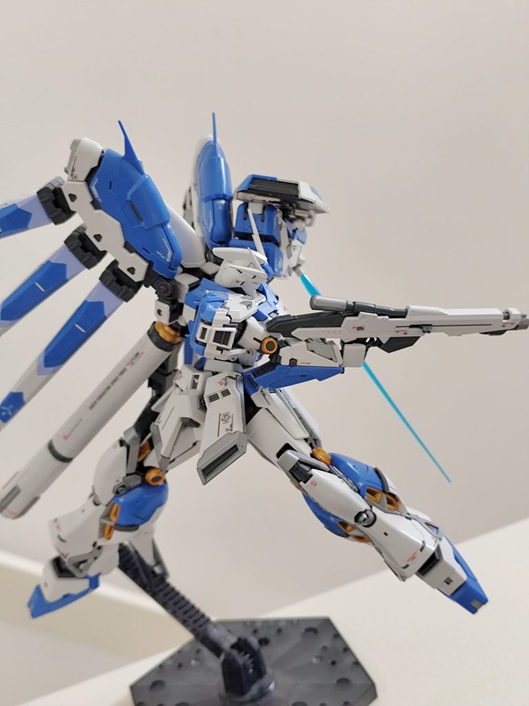 こちらも変態撃ちをイメージ。可動が本当にスゴいので、どんなポーズでもガチッと決まりますね