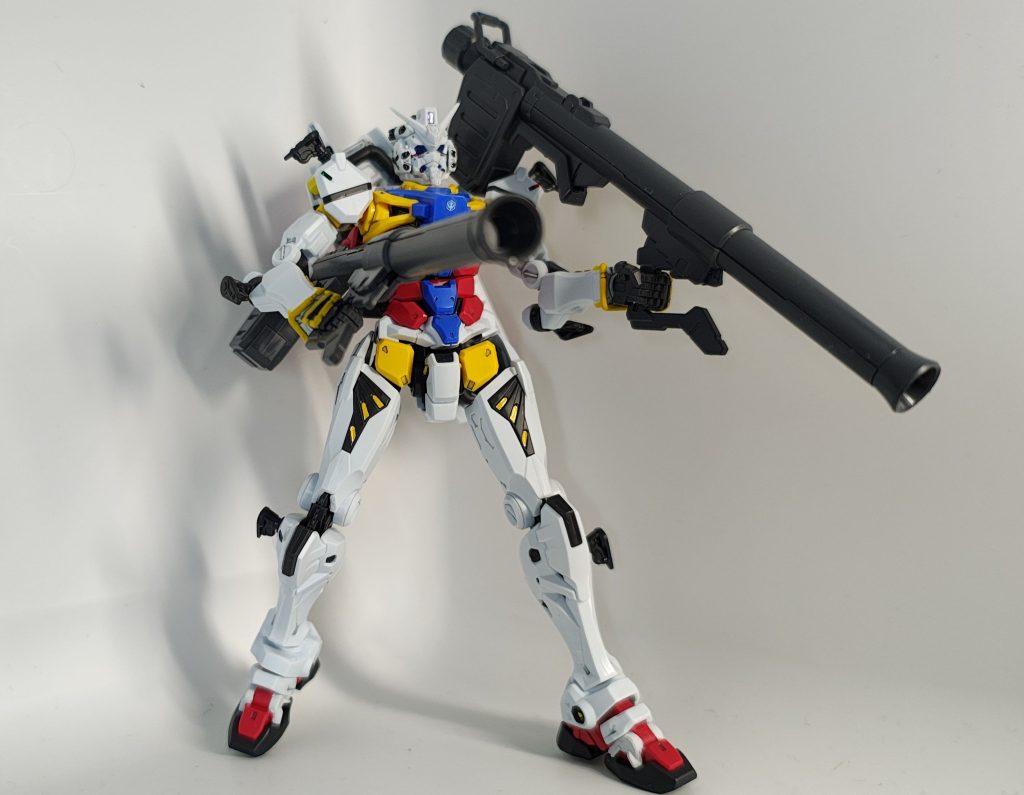 バズーカを小脇に抱えて