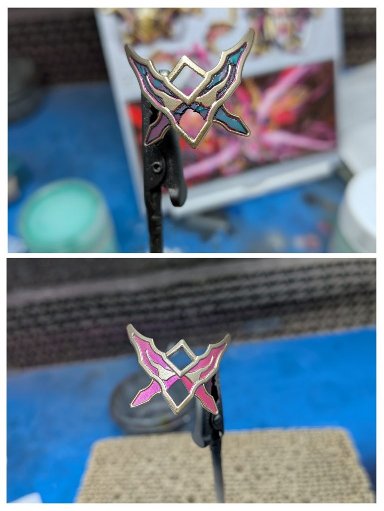 このパーツはめんどくさがって ゾルだけでやったら はみ出しが半端なくて マスキングテープで縁を押さえての再塗装…二度手間😅「急がば回れ」ですね笑