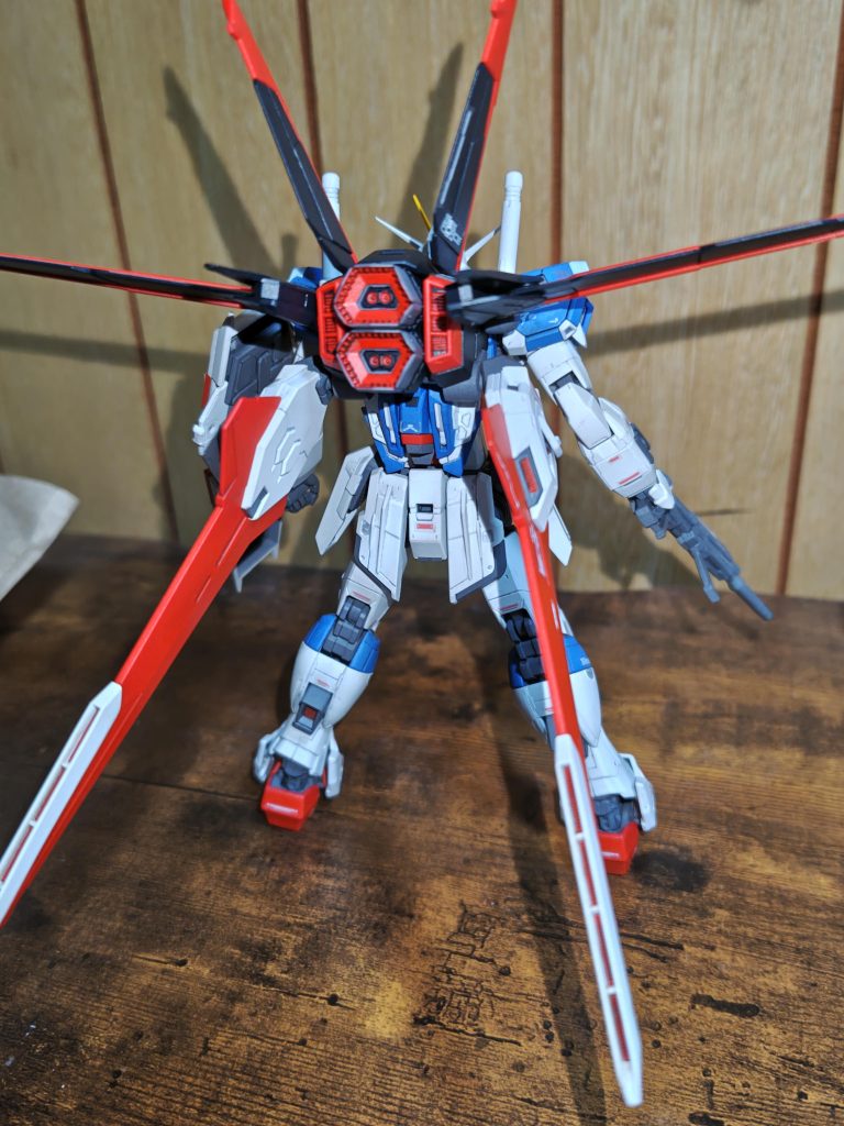 背部の感じスラスター部分は赤く塗装