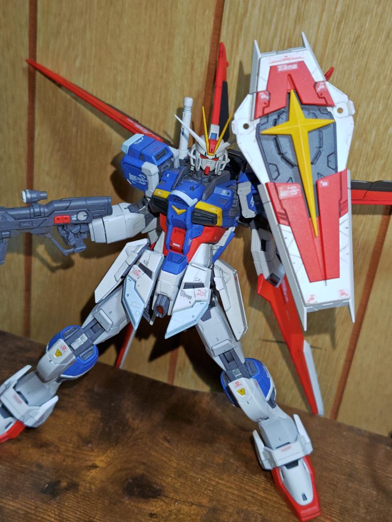 合体時のポージング風。盾が中々安定しなかったな。もう一度は無理だろうな。