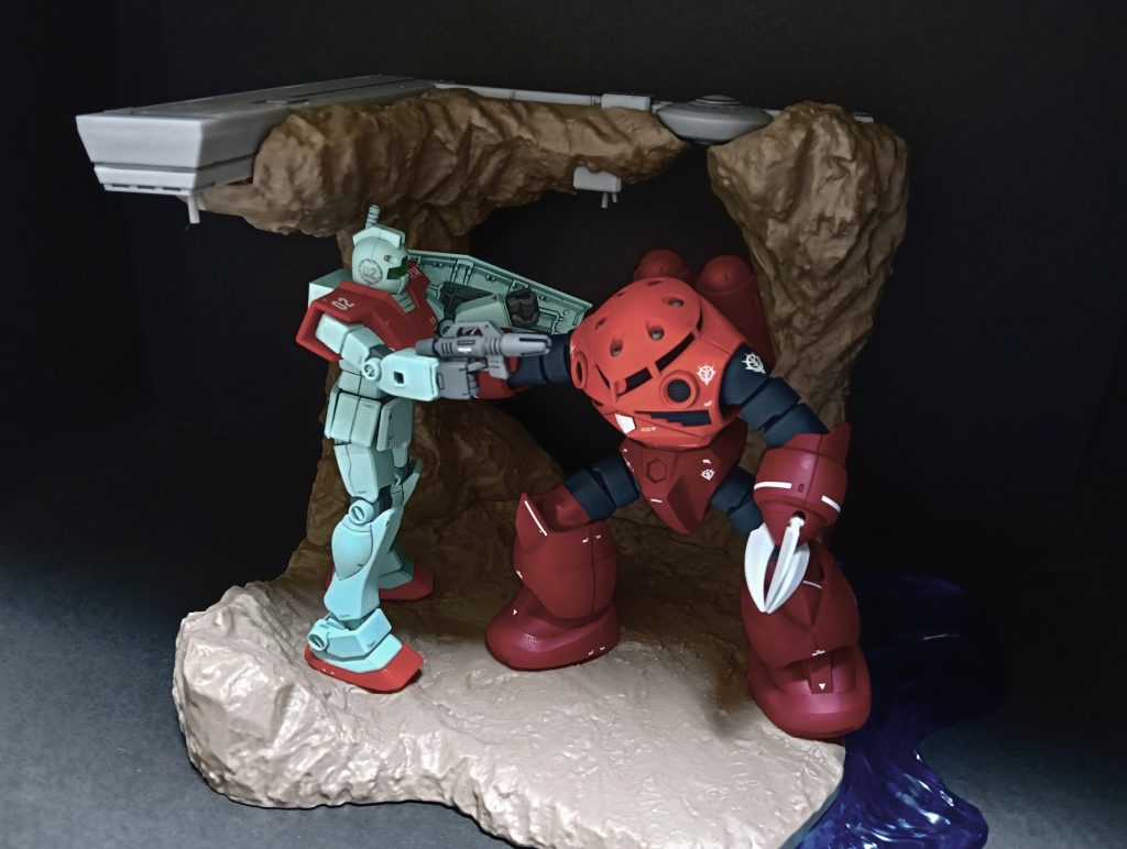 ジムの腰が曲がればいいんですが、曲がらないですからね、このキット😅でも、それらしくディスプレイできたので良かったです☺️