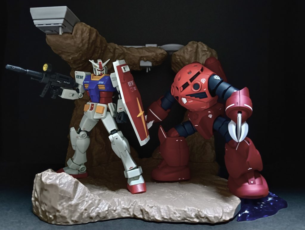 おまけでEGガンダムとシャアザクを並べてみました。「できるようになったな、ガンダム！」最後まで見ていただき、ありがとうございます🐱