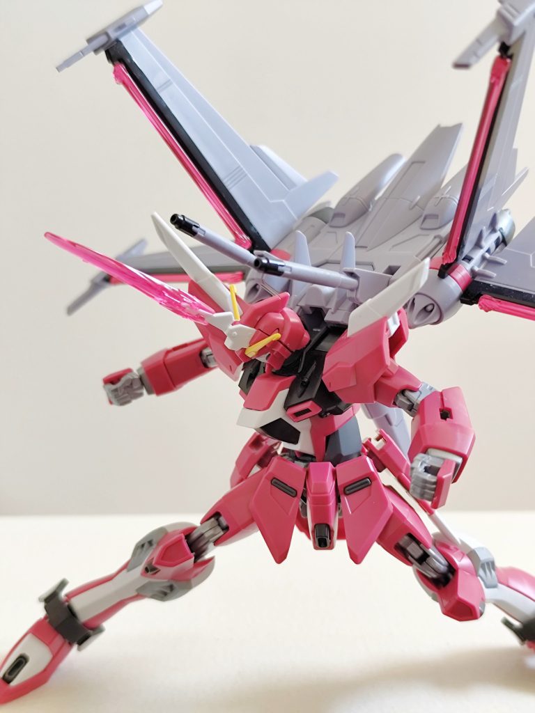 劇場で一番特徴的なシーンであるビームホーンも付属してます。個人的にはもうちょっと長めのクリアパーツが嬉しかったですが、ポージングはバシッと決まりますね。