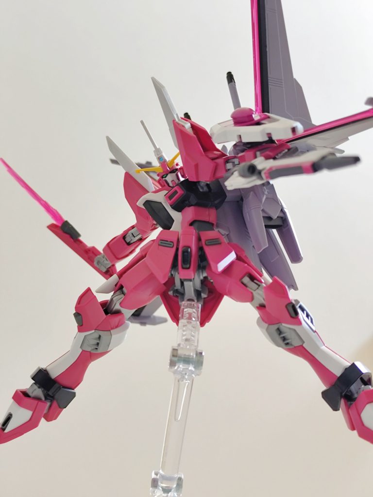 また、シールドからブーメランを取り外すこともできます。いろいろな形でサーベル装備を備え付けているジャスティスです笑