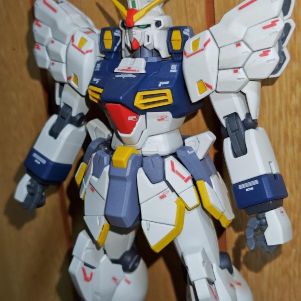 MGガンダムサンドロックEWの本体の組み立て全般終了。デカールがところどころズレて貼ってしまっているが悪くない感じ♪後は武装とバックパック♪&nbsp;（3枚目）