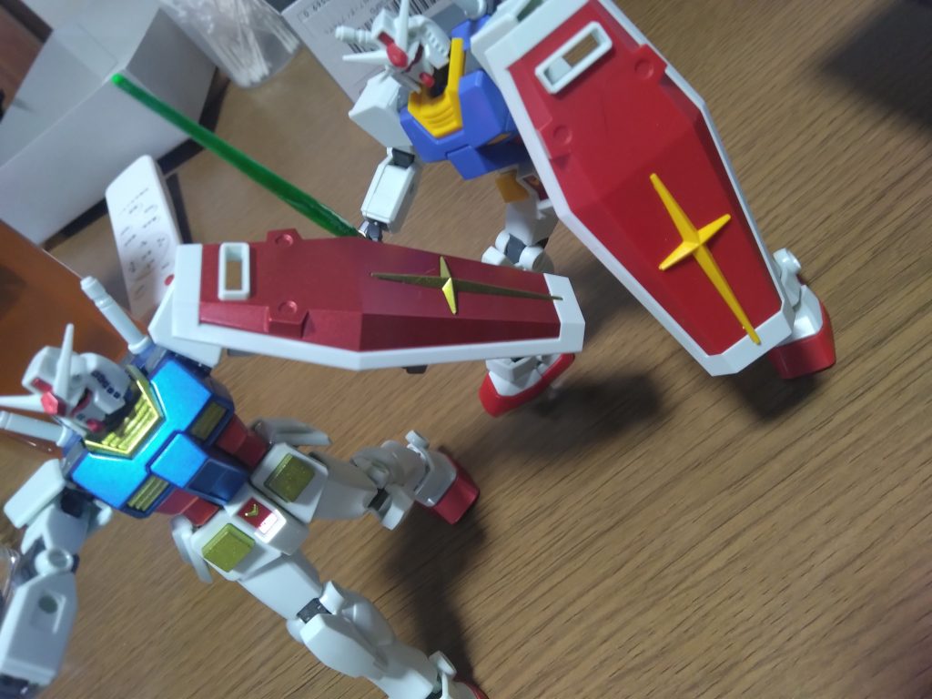 左　塗装済右　素組み