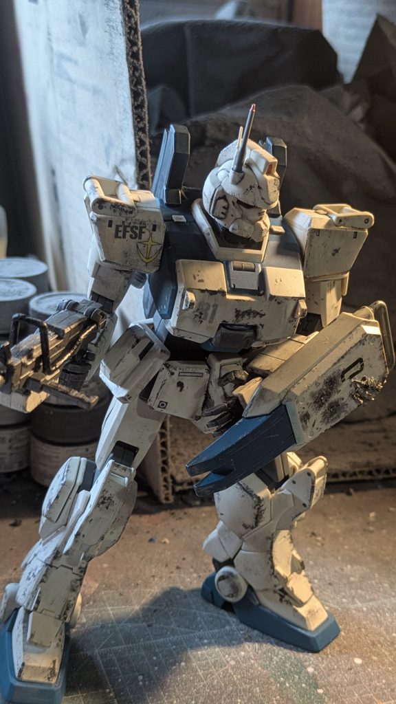 後は、MGグフカスタム作って、震える山前編の「弾切れ!!」のシーンのジオラマを作るだけ。年内に間に合うといいけど·····。