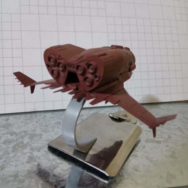 リリーマルレーンのカラーレシピがわからず、色々見てみたら、グリーンだったり、茶色だったり、黒や灰色もあるお前はいったい何色なんだい！年末に間に合わないとりあえず衝動買いしたオキサイドレッドのサーフェイサーを吹いてみたところ何かこの色でよくないかと思っている自分がいる（2枚目）