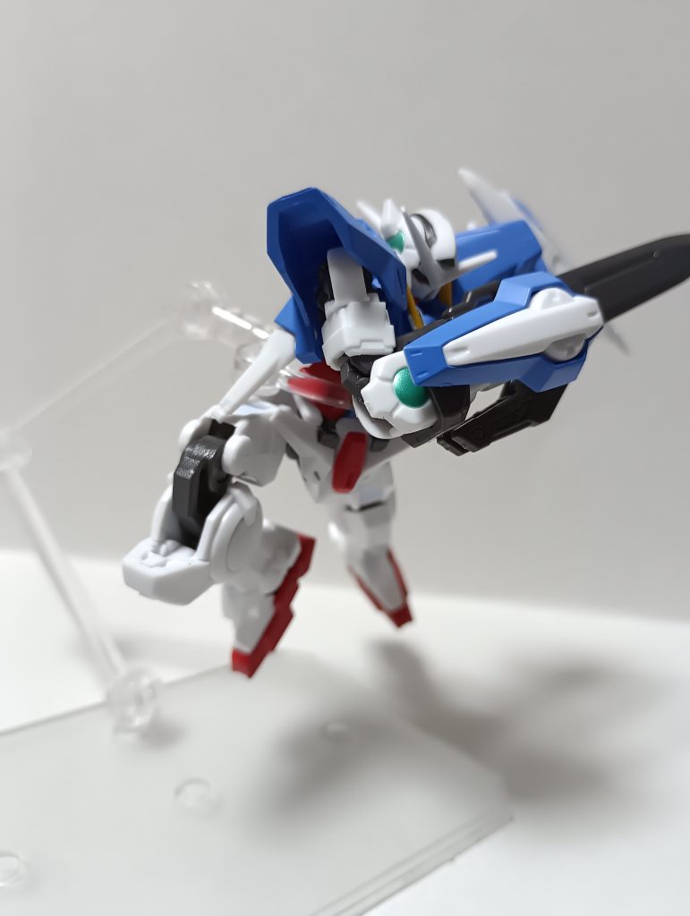 GNソードで斬りかかってくイメージで。