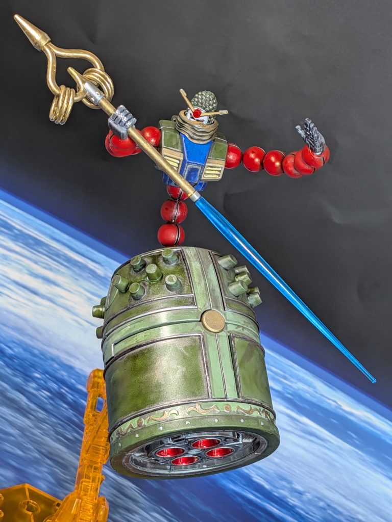 まずは軽くアクションいつもは台座を消してますが、専用台座が付いていたので、ここだけ専用台座を使ってます