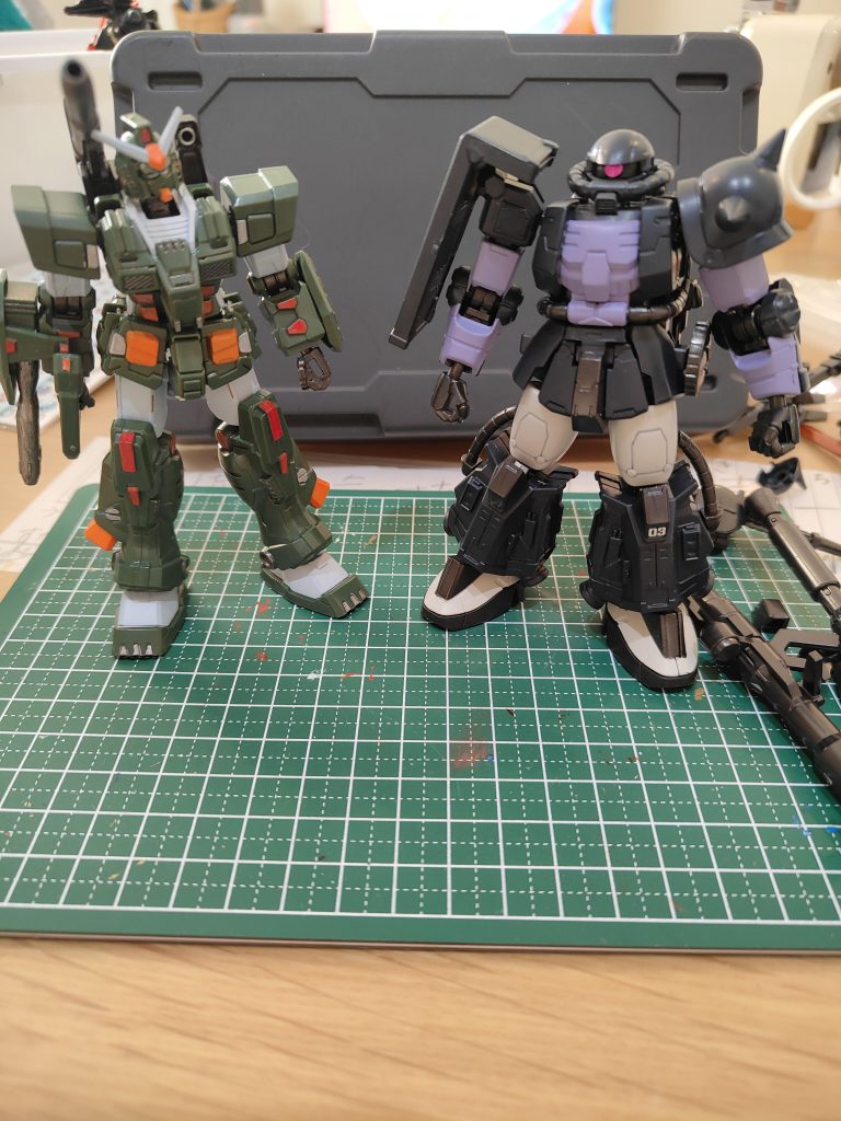 まずは素組で。ある程度の色分けあるので墨入れと、細かいところをマーカーで色付けしてみます。