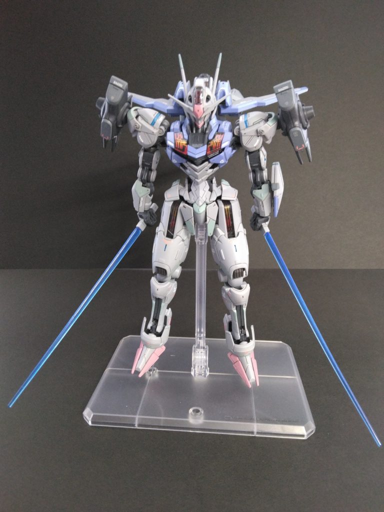 デカールは水星の魔女汎用①と市販品を試作機設定ということで多めに貼り、仕上げにフラットクリアでコートしています。「まだだ、まだ負けていない！」