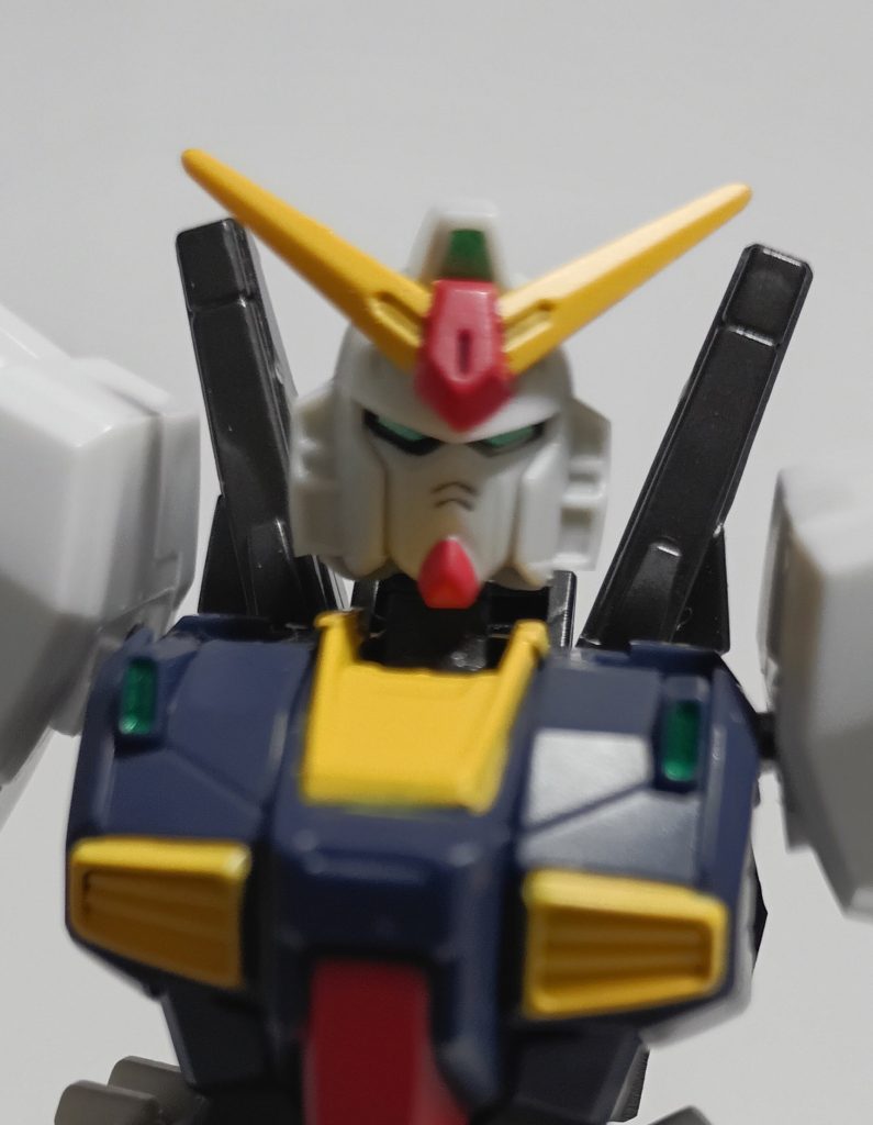 顔面を超アップで。