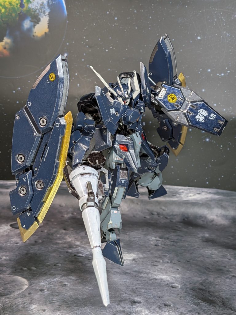 シュヴァルベ・グレイズ用ランスとグレイズ用シールドを持たせた絵こんだけでかい盾が二枚もあるから盾は要らないのですが、見栄えが良いので持たせちゃいました(gundam-kao7)ﾃﾍﾍﾟﾛ